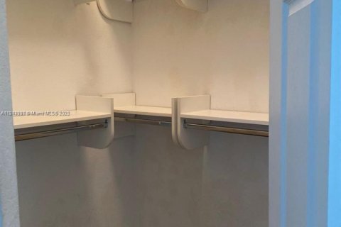 Condo in Doral, Florida, 2 bedrooms № 1969830 - photo 20