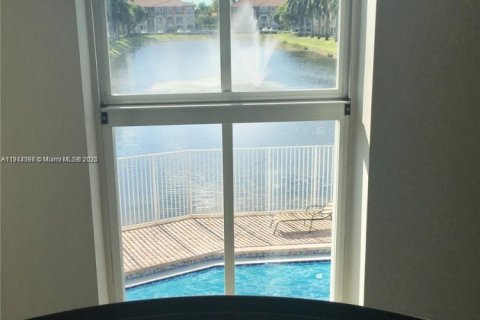 Condo in Doral, Florida, 2 bedrooms № 1969830 - photo 22