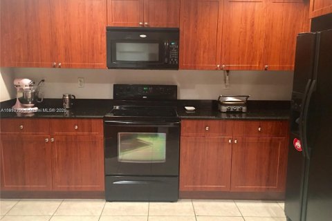 Condo in Doral, Florida, 2 bedrooms № 1969830 - photo 8