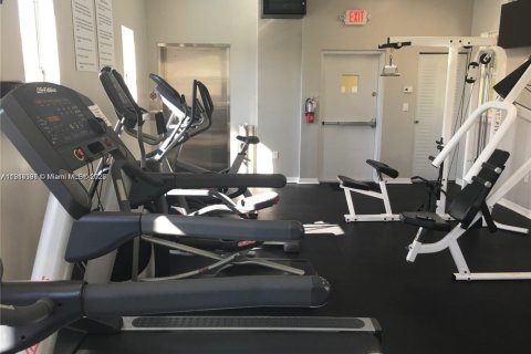 Condo in Doral, Florida, 2 bedrooms № 1969830 - photo 23