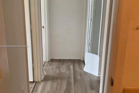 Condo in Doral, Florida, 2 bedrooms № 1969830 - photo 15