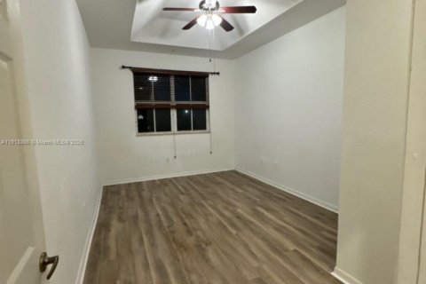 Condo in Doral, Florida, 2 bedrooms № 1969830 - photo 18
