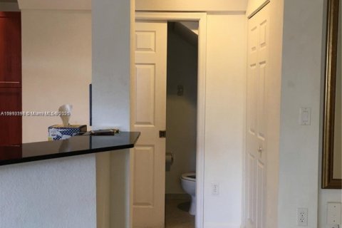 Condo in Doral, Florida, 2 bedrooms № 1969830 - photo 9