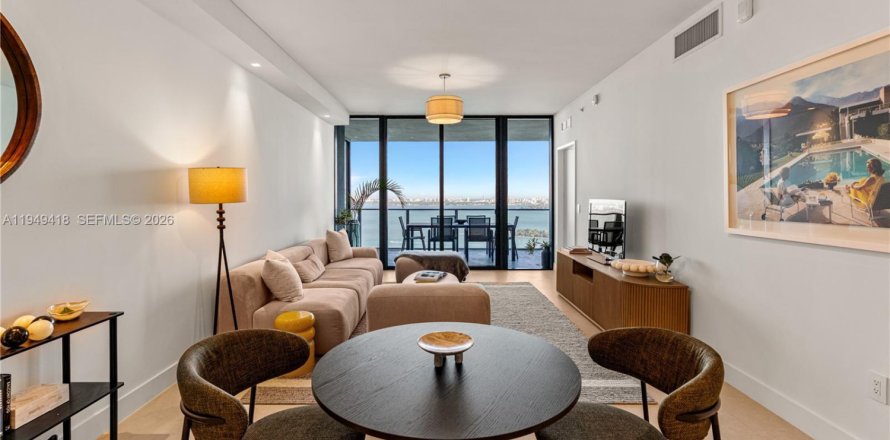 Condo in Miami, Florida, 2 bedrooms  № 2054433