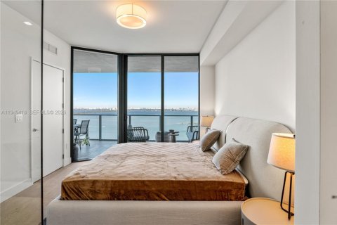 Condo in Miami, Florida, 2 bedrooms  № 2054433 - photo 12