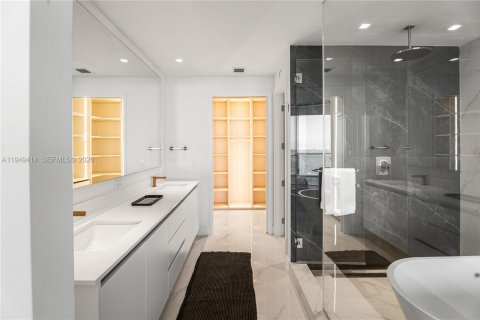 Condo in Miami, Florida, 2 bedrooms  № 2054433 - photo 14