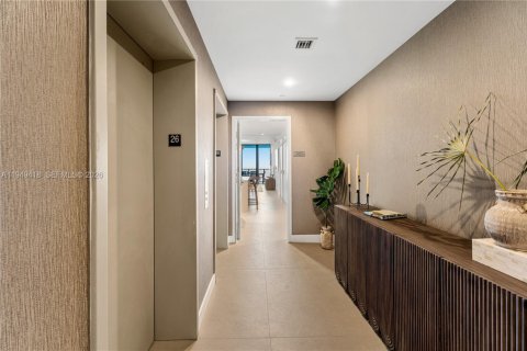 Condo in Miami, Florida, 2 bedrooms  № 2054433 - photo 2