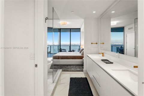 Condo in Miami, Florida, 2 bedrooms  № 2054433 - photo 15