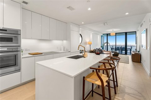 Condo in Miami, Florida, 2 bedrooms  № 2054433 - photo 4