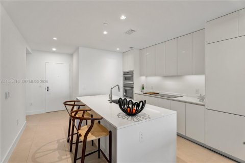 Condo in Miami, Florida, 2 bedrooms  № 2054433 - photo 3