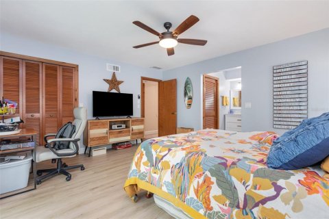 House in Sarasota, Florida 3 bedrooms, 198.44 sq.m. № 1826200 - photo 16