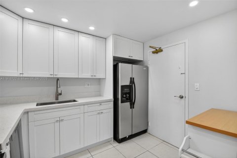 Condo in Fort Lauderdale, Florida, 1 bedroom  № 2015832 - photo 15