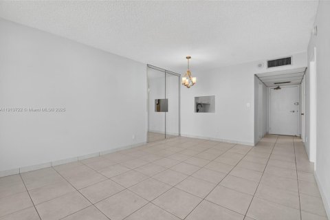 Condo in Fort Lauderdale, Florida, 1 bedroom  № 2015832 - photo 10