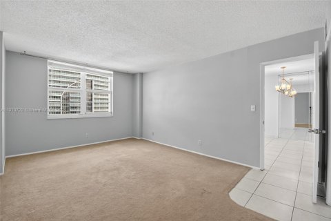 Condo in Fort Lauderdale, Florida, 1 bedroom  № 2015832 - photo 17