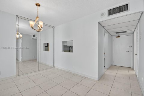 Condo in Fort Lauderdale, Florida, 1 bedroom  № 2015832 - photo 13