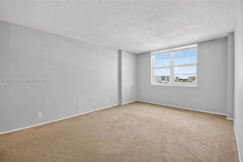 Condo in Fort Lauderdale, Florida, 1 bedroom  № 2015832 - photo 16