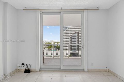 Condo in Fort Lauderdale, Florida, 1 bedroom  № 2015832 - photo 24