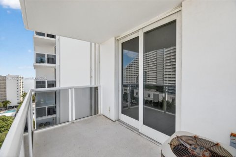 Condo in Fort Lauderdale, Florida, 1 bedroom  № 2015832 - photo 28