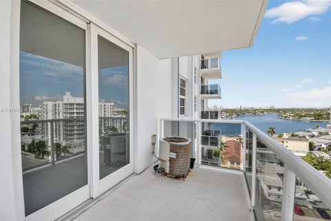 Condo in Fort Lauderdale, Florida, 1 bedroom  № 2015832 - photo 27