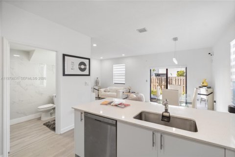 Townhouse in Homestead, Florida 3 bedrooms, 157.47 sq.m. № 2043082 - photo 14