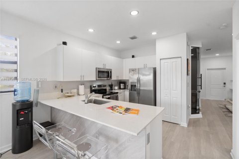 Townhouse in Homestead, Florida 3 bedrooms, 157.47 sq.m. № 2043082 - photo 15