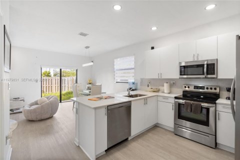 Townhouse in Homestead, Florida 3 bedrooms, 157.47 sq.m. № 2043082 - photo 13