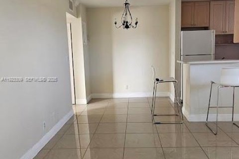 Copropriété à louer à Hallandale Beach, Floride: 1 chambre, 53.7 m2 № 1976940 - photo 3
