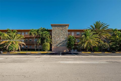 Copropriété à louer à Hallandale Beach, Floride: 1 chambre, 53.7 m2 № 1976940 - photo 10