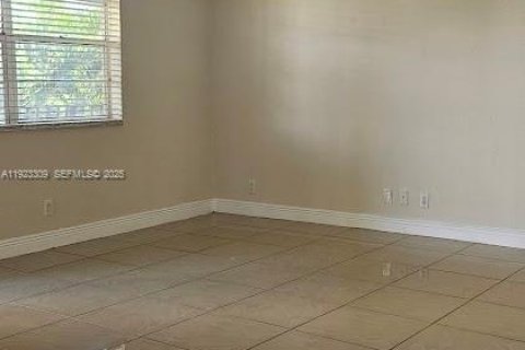 Copropriété à louer à Hallandale Beach, Floride: 1 chambre, 53.7 m2 № 1976940 - photo 4