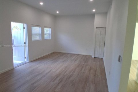 Villa ou maison à louer à Southwest Ranches, Floride: 2 chambres, 111.48 m2 № 1977111 - photo 5