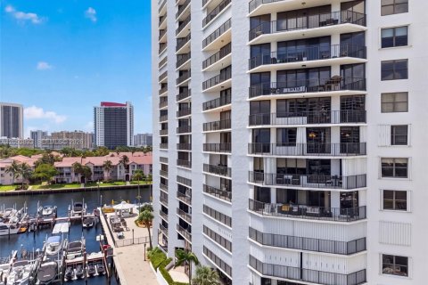 Condo in Hallandale Beach, Florida, 2 bedrooms  № 2177181 - photo 27