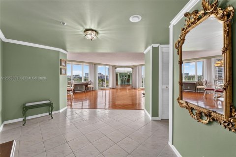 Condo in Hallandale Beach, Florida, 2 bedrooms  № 2177181 - photo 2
