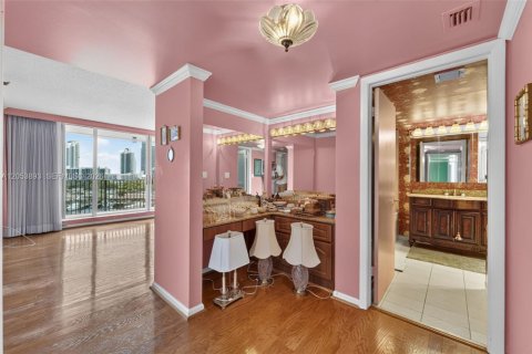 Condo in Hallandale Beach, Florida, 2 bedrooms  № 2177181 - photo 13
