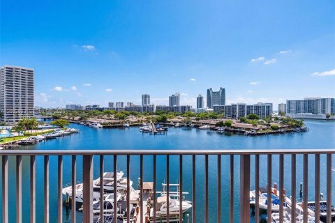 Condo in Hallandale Beach, Florida, 2 bedrooms  № 2177181 - photo 25