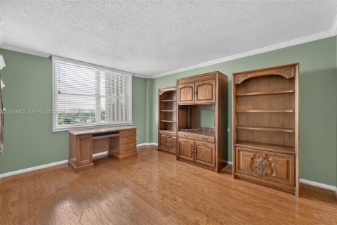 Condo in Hallandale Beach, Florida, 2 bedrooms  № 2177181 - photo 20