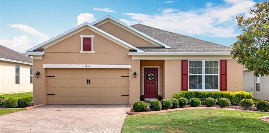 House in Clermont, Florida 3 bedrooms, 190.54 sq.m. № 1762108