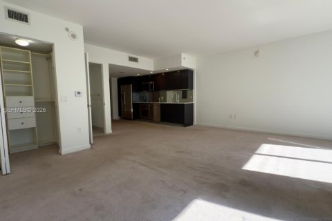 Condominio en alquiler en Miami, Florida, 51.19 m2 № 1995713 - foto 2