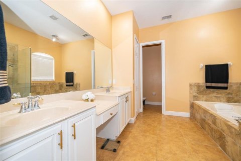 House in Orlando, Florida 4 bedrooms, 273.69 sq.m. № 1597727 - photo 29
