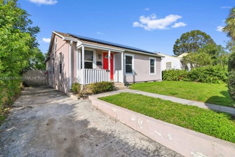 Casa en alquiler en West Palm Beach, Florida, 3 dormitorios, 111.39 m2 № 2071389 - foto 2