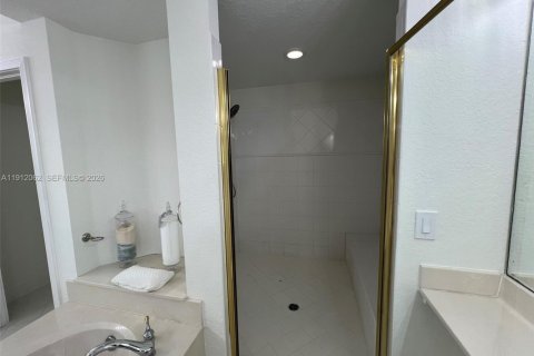 Купить кондоминиум в Дорал, Флорида 3 спальни, 231.33м2, № 2015727 - фото 29
