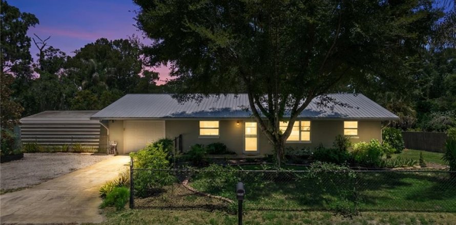 Villa ou maison à Umatilla, Floride 3 chambres, 147.25 m2 № 2149596