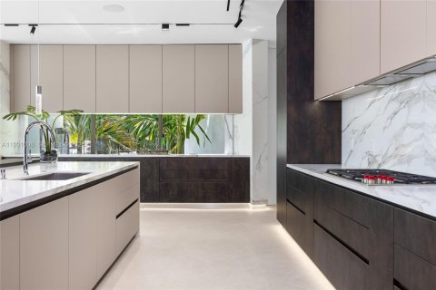 House in Hallandale Beach, Florida 7 bedrooms, 673.54 sq.m. № 2052183 - photo 28