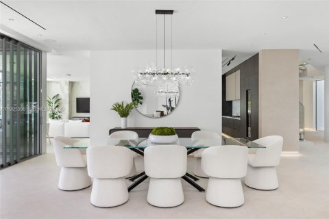 House in Hallandale Beach, Florida 7 bedrooms, 673.54 sq.m. № 2052183 - photo 25