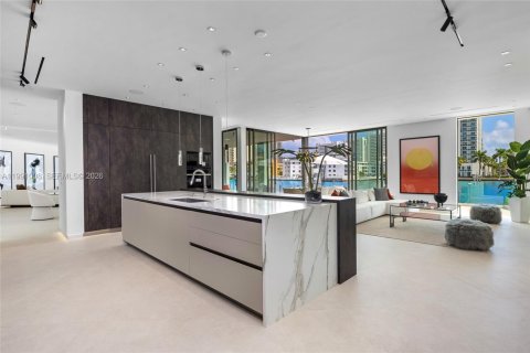 House in Hallandale Beach, Florida 7 bedrooms, 673.54 sq.m. № 2052183 - photo 27