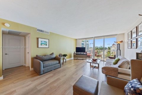 Condo in Bay Harbor Islands, Florida, 1 bedroom  № 1863185 - photo 3