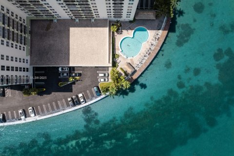 Condo in Bay Harbor Islands, Florida, 1 bedroom  № 1863185 - photo 19
