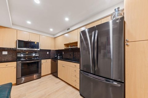 Condo in Bay Harbor Islands, Florida, 1 bedroom  № 1863185 - photo 10