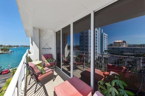 Condo in Bay Harbor Islands, Florida, 1 bedroom  № 1863185 - photo 14