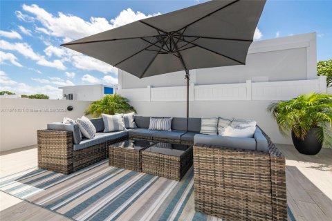 Touwnhouse à vendre à Wilton Manors, Floride: 3 chambres, 146.69 m2 № 2018788 - photo 2