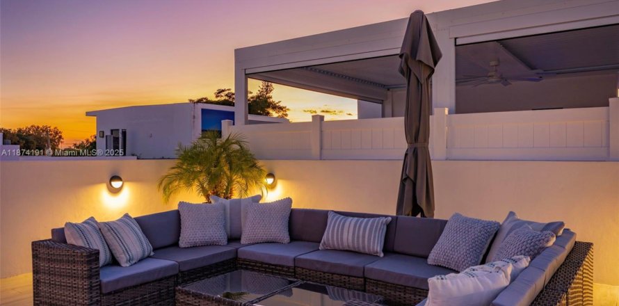 Touwnhouse à Wilton Manors, Floride 3 chambres, 146.69 m2 № 2018788